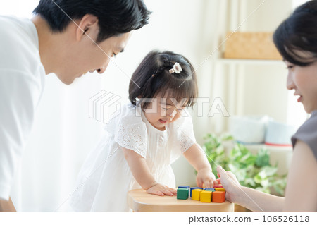 Family girl playing with building blocks 106526118