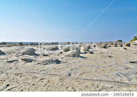 [Iwami-dogogaura] Kokubun cho, Hamada-shi, Shimane Prefecture 106526858