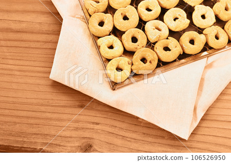 Taralli snack on table studio shot 106526950