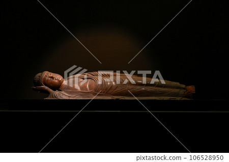 Nirvana Buddha statue 106528950