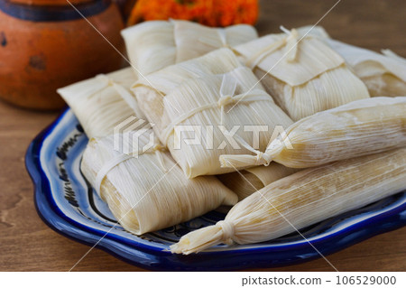 受亡靈節啟發的墨西哥美食玉米粉蒸肉和阿托勒 106529000