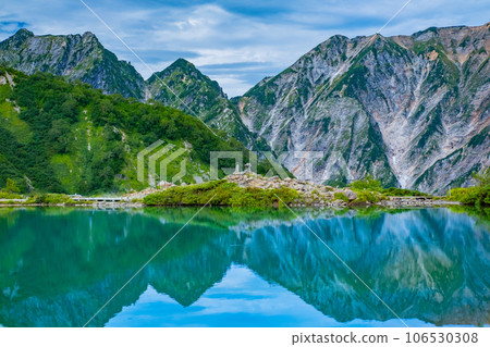 Sunny scenery material of Hakuba Happo Pond Sunny scenery material of Hakuba Happo Pond 106530308