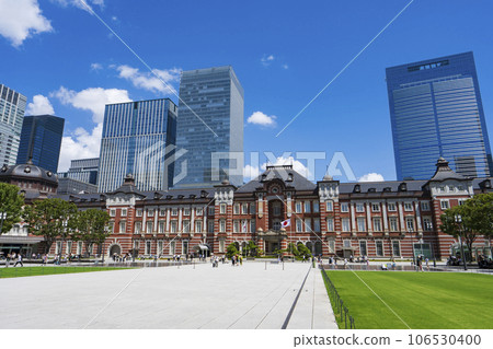 [Urban scenery] Tokyo Station Marunouchi station building and station square scenery 106530400