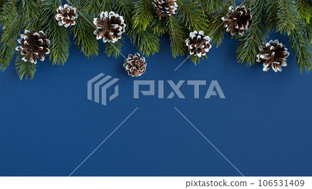 Christmas blue background with fir tree and cones. Copy space for your text 106531409