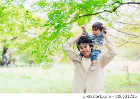 father carrying boy on shoulders father carrying boy on shoulders 106531720