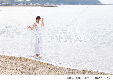 Refreshing woman standing on the beach Refreshing woman standing on the beach 106532769