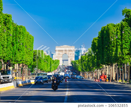 巴黎香榭麗舍大街和凱旋門 *部分柔焦 巴黎香榭麗舍大街和凱旋門 *部分柔焦 106532855