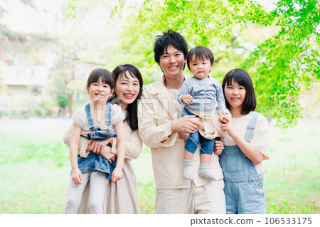 一家三口的合影 一家三口的合影 106533175