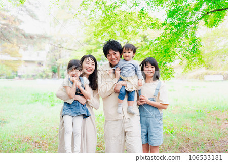 一家三口的合影 一家三口的合影 106533181