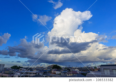 Blue sky and thunderclouds seen from a residential area 106533382