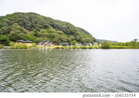 Looking towards the Genbudo Museum from the ferry (Hyogo Prefecture) 106533754