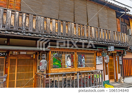 [Illustrated style Kyoto] The stylish appearance of Kyoto Machiya 106534840