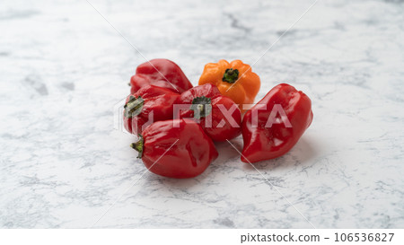 habañero pepper 106536827