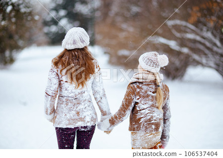 modern mother and child in coat, hat, scarf and mittens 106537404