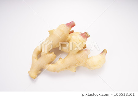 Delicious domestic crunchy fresh ginger 106538101