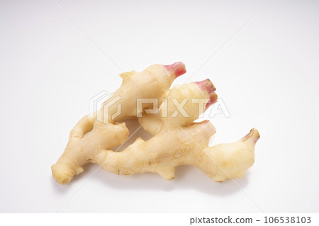 Delicious domestic crunchy fresh ginger 106538103