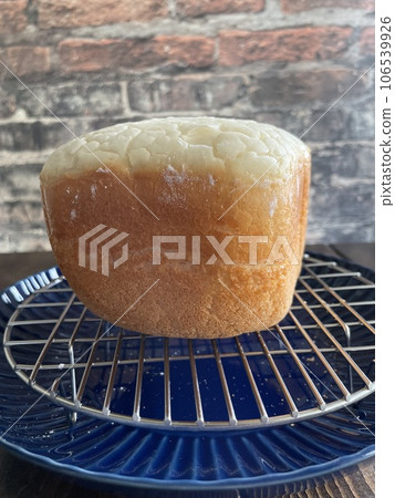 用麵包機烘焙的自製米粉麵包;無麩質自製麵包 用麵包機烘焙的自製米粉麵包;無麩質自製麵包 106539926