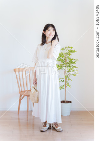 女式時尚協調全身(垂直方向) 女式時尚協調全身(垂直方向) 106541408