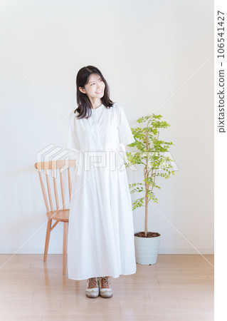 女式時尚協調全身（垂直方向） 106541427