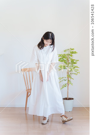 女式時尚協調全身（垂直方向） 106541428