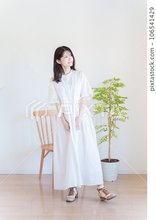 女式時尚協調全身(垂直方向) 女式時尚協調全身(垂直方向) 106541429