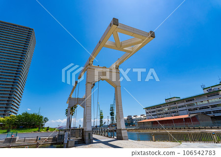 Kobe City, Hyogo Prefecture, Kobe Port Harbor Walk's drawbridge Kobe City, Hyogo Prefecture, Kobe Port Harbor Walk's drawbridge 106542783