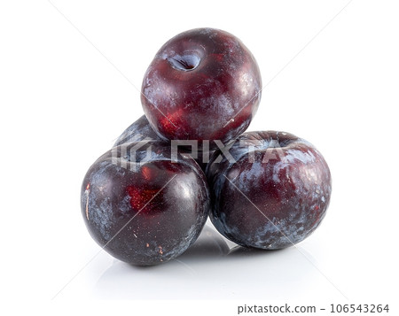 fresh plum fruit cutout. isolated plum fruit on white background. organic fruit plum damson... 106543264