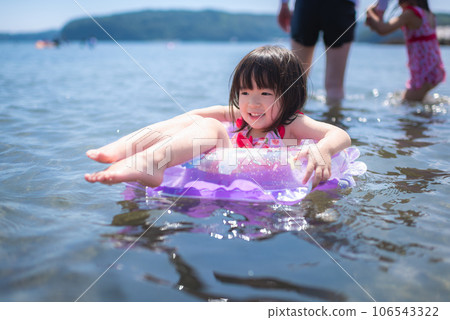 一個喜歡在夏天海裡游泳的女孩 一個喜歡在夏天海裡游泳的女孩 106543322