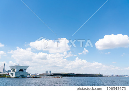 [Kanagawa Prefecture] Midsummer blue sky and Osanbashi bridge 106543673