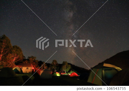 從露營地看到的銀河系 106543735