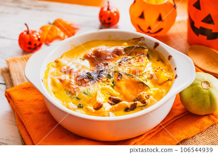 Pumpkin gratin with mushrooms Pumpkin gratin with mushrooms 106544939