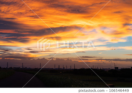 [Tokyo] Sunset sky and Arakawa riverbed 106546449