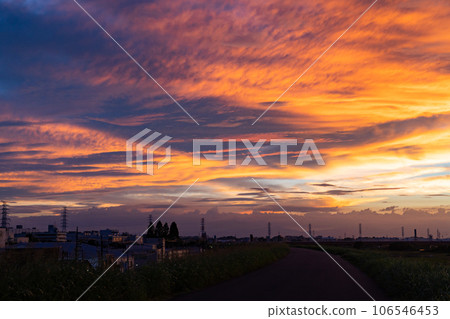 [Tokyo] Sunset sky and Arakawa riverbed 106546453