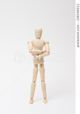 素描人偶,雙臂交叉,端莊站立。 素描人偶,雙臂交叉,端莊站立。 106546912