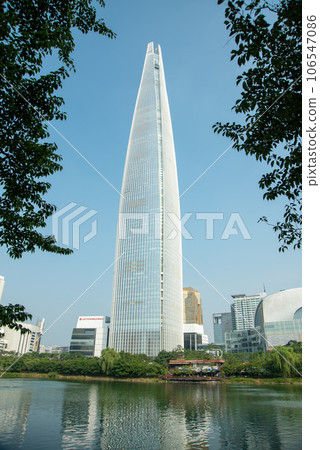 Very beautiful scenery of Lotte World Tower in Seoul 106547086