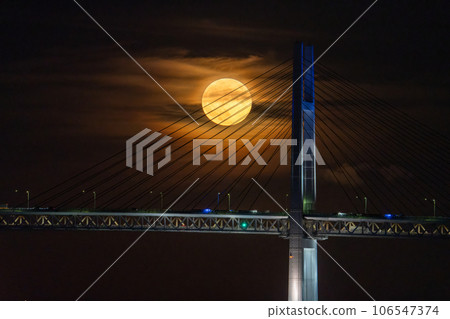 [Kanagawa Prefecture] Yokohama Bay Bridge and Supermoon 106547374