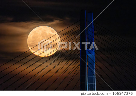 [Kanagawa Prefecture] Yokohama Bay Bridge and Supermoon 106547376