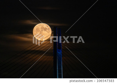 [Kanagawa Prefecture] Yokohama Bay Bridge and Supermoon 106547383