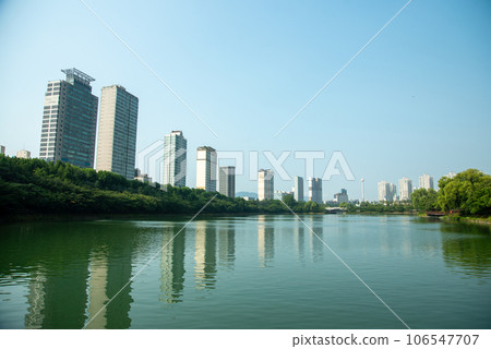 韓國首爾石村湖公園風景非常美麗 韓國首爾石村湖公園風景非常美麗 106547707