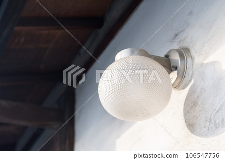 Lighting that illuminates the entrance with a Showa atmosphere 106547756