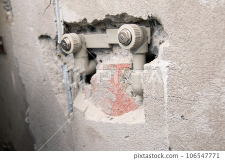 Water supply in polypropylene pipes in a concrete wall. Silencers. 106547771