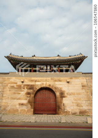 Very beautiful scenery of Gyeongbokgung Palace in Seoul, South Korea 106547860