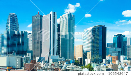 Office buildings in Shinjuku, Tokyo 106548647