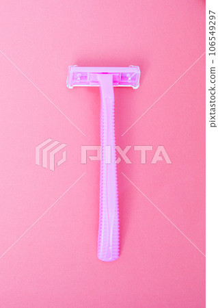 Pink razor on pink background, copy space Pink razor on pink background, copy space 106549297