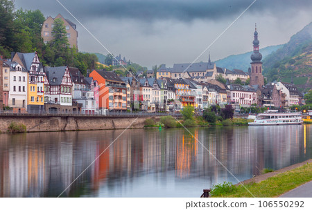 City embankment along the banks of the Moselle River in Cochem. 106550292