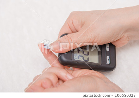 [Diabetes blood sugar level measurement blood and sensor] 106550322
