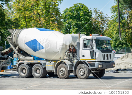 Cement truck with extended hydraulic systems turning cement 106551803