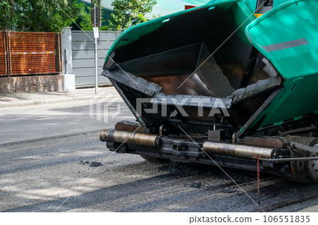 Asphalt container truck for dumping in road work 106551835
