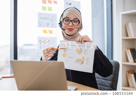 Employee decoding charts on online briefing using devices 106553184