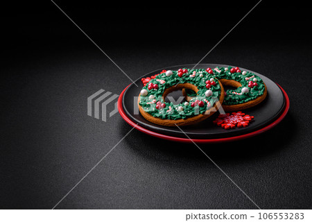 A beautiful Christmas composition consisting of ceramic plates, gingerbread and other elements 106553283